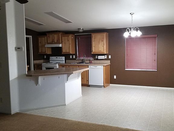 3rd image of 315 8th Ave N