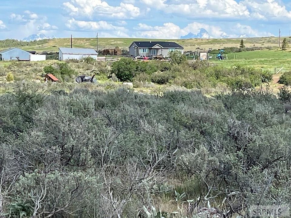 2nd image of 3094 E Foothills Dr