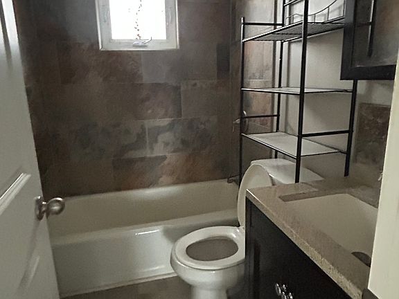 2nd image of 1423 Hillsdale Ave APT 1