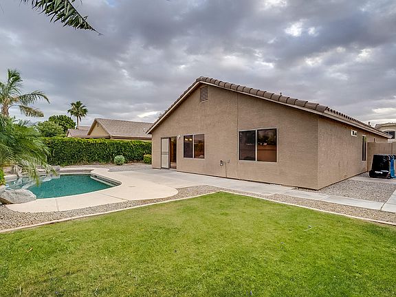 5th image of 1242 N McKenna Ln