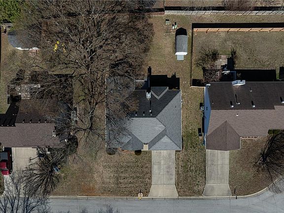 4th image of 623 Windsor Cir