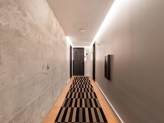 4th image of 610 Davis St #3009