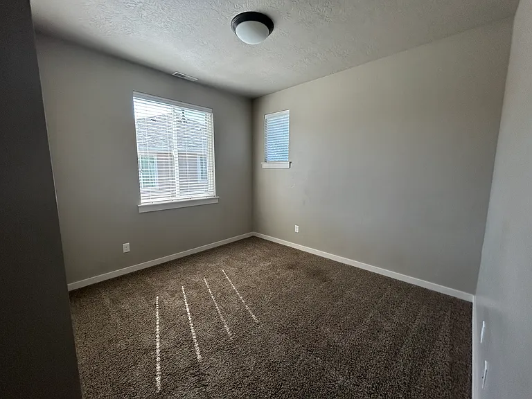 1725 E Bellalucca Ln — Photo 24
