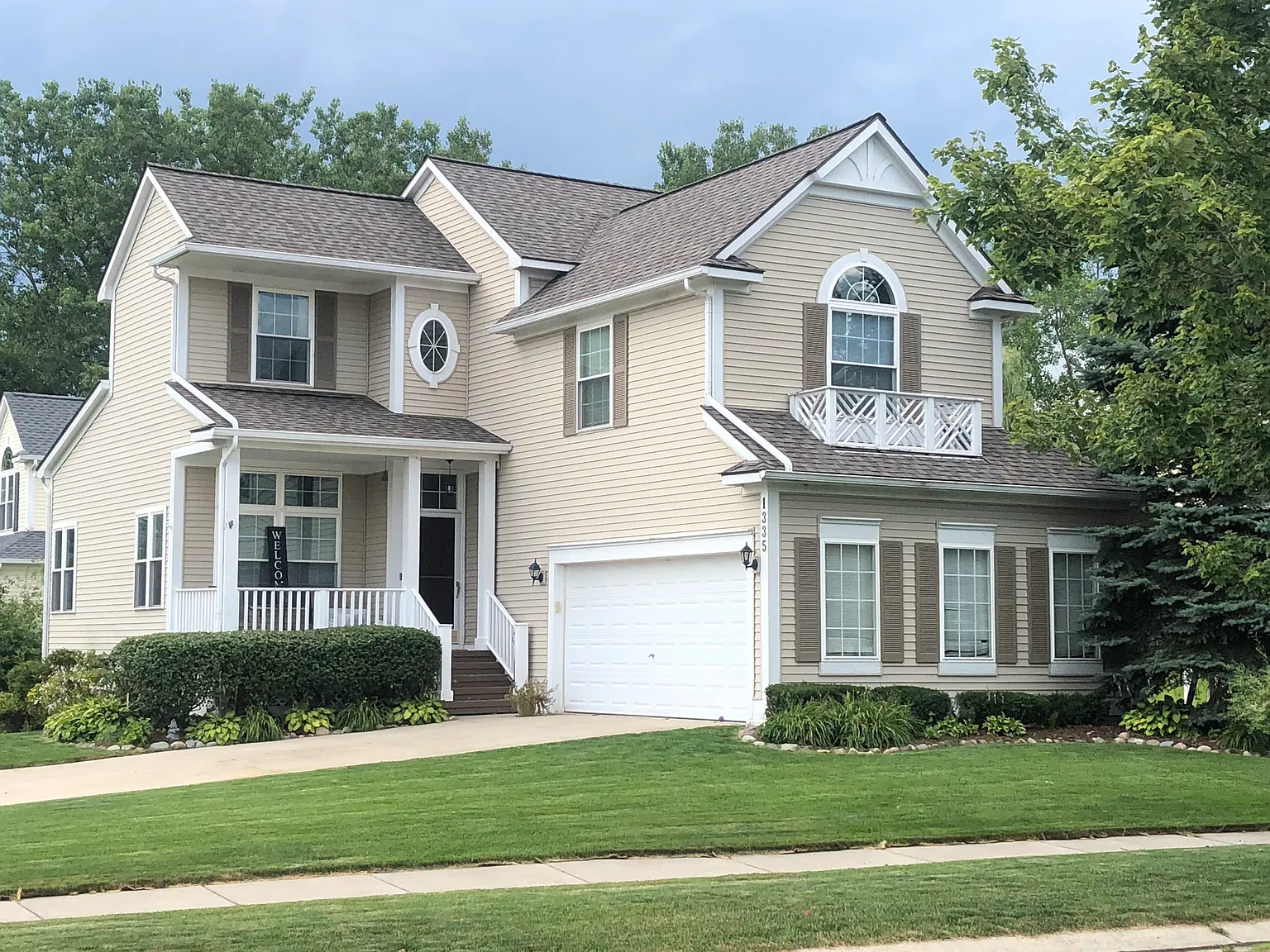 1335 Fountain View Ln photo 1