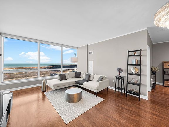 3rd image of 1901 S Calumet Ave #1404
