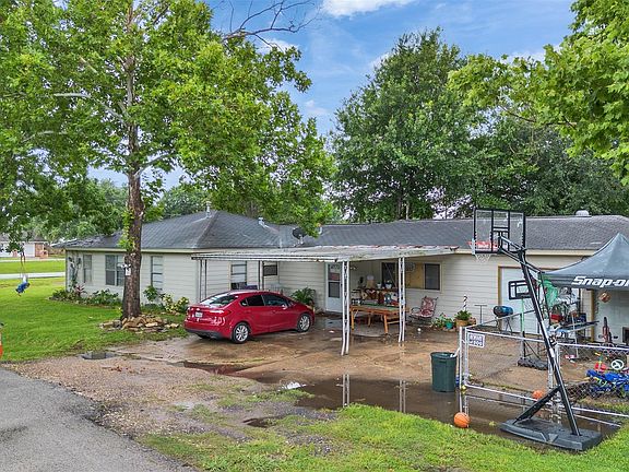 3rd image of 815 Avenue G
