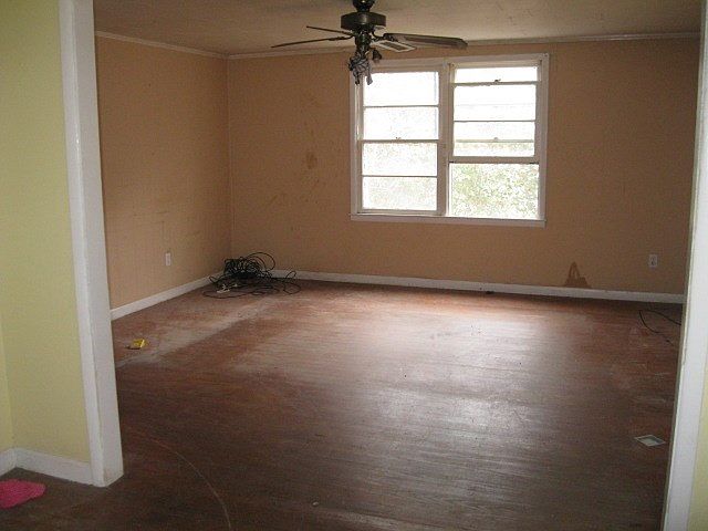 2nd image of 206 Gordon St