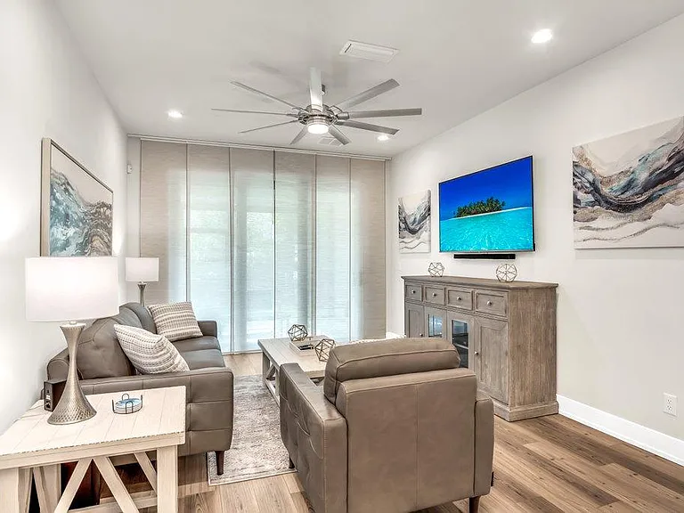 12976 Pembroke Dr — Photo 17