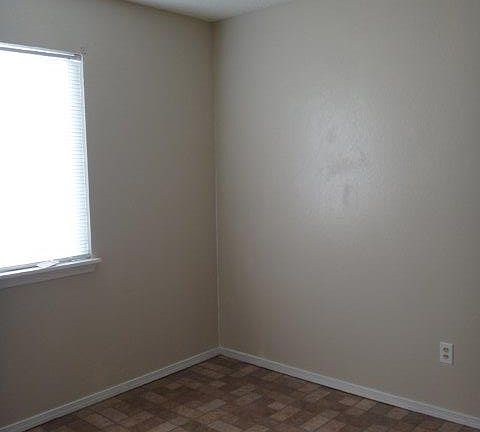 5th image of 910 High Country Dr