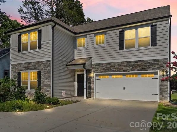 4627 Shattalon Dr, Winston Salem, NC 27106