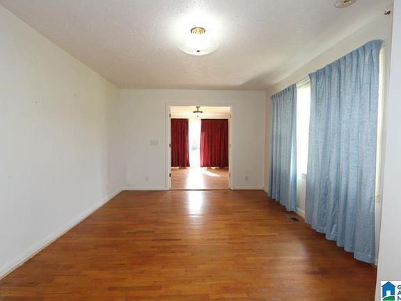 3rd image of 1101 Hamric Dr W