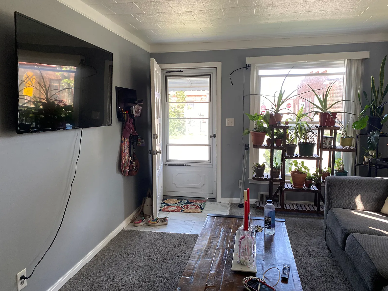 3 bed, 896 sqft, $1,690 — Photo 4