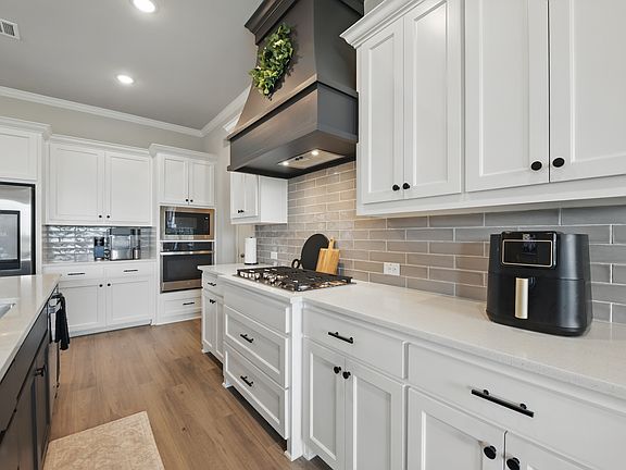 3rd image of 132 Parkview