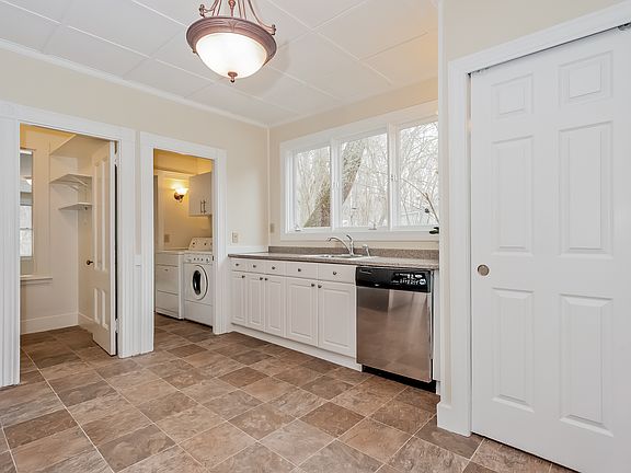 190 Summer St, Plymouth, MA