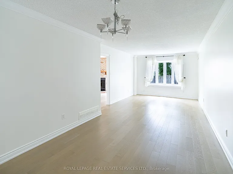 3301 Cambourne Cres — Photo 7