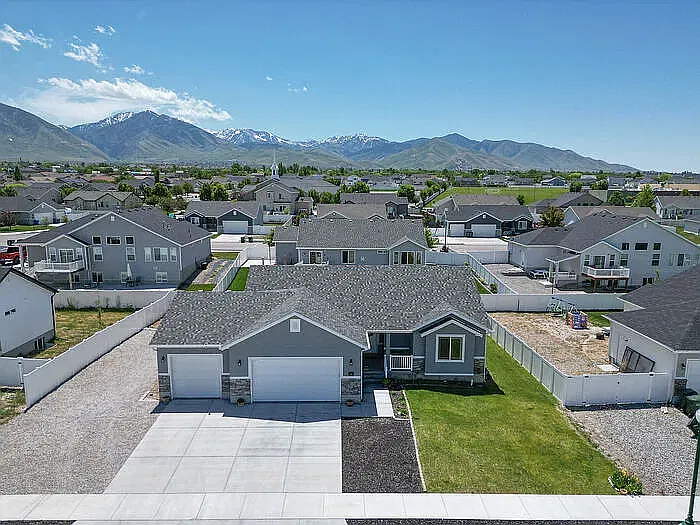 3 bed, 2.0 bath, 1450 sqft, $2,550 — Photo 3