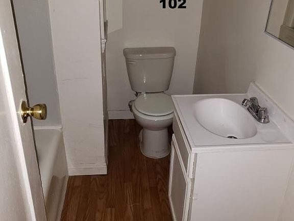3rd image of 839 S Wilton Pl #102