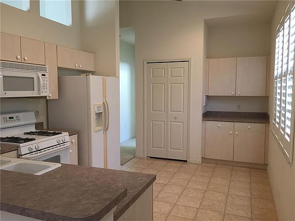 5th image of 927 Wolf Creek St