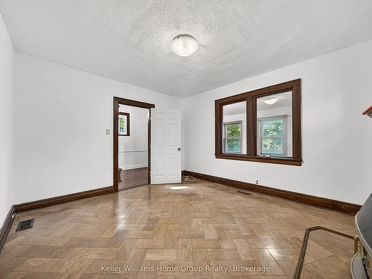 483 Woolwich St — Photo 19