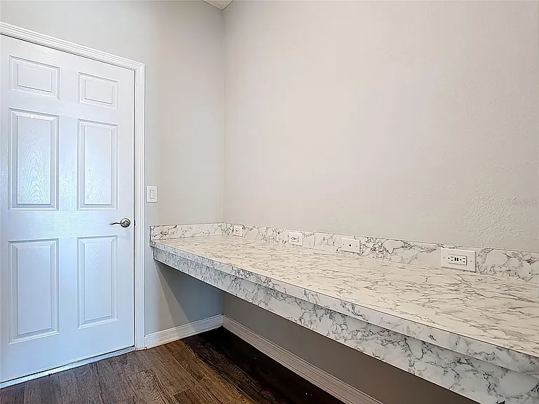 840 Sydney St — Photo 35