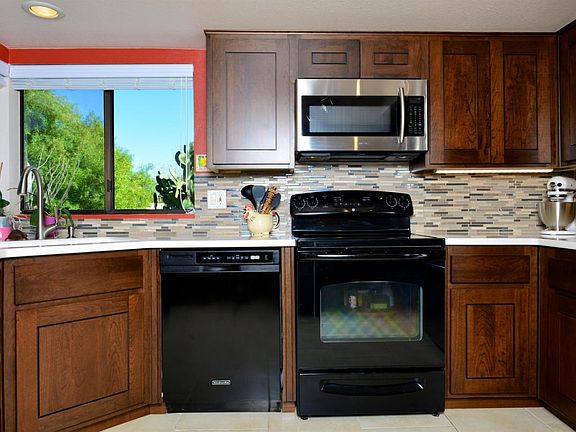 3rd image of 7412 N Mowry Pl