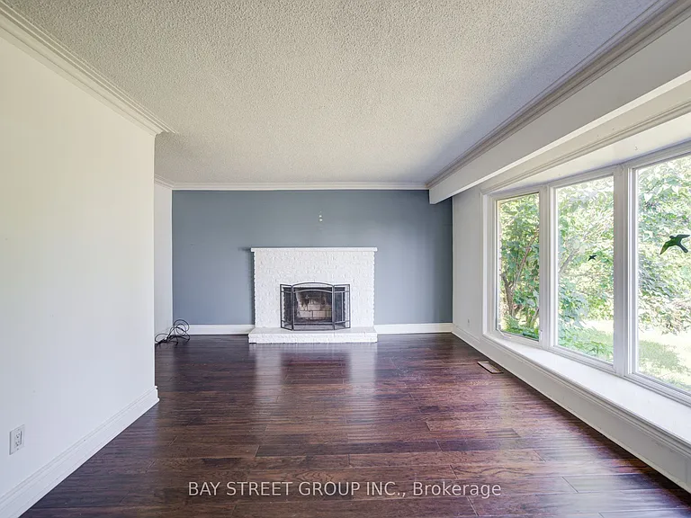 1421 Old Green Ln — Photo 8