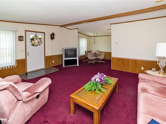 5th image of 809 Clover Ln