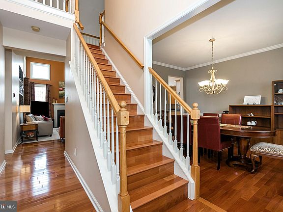 4th image of 532 Crestwood Ln