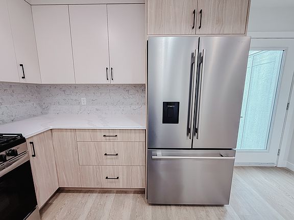 5th image of 3920 77th St NW Unit 102