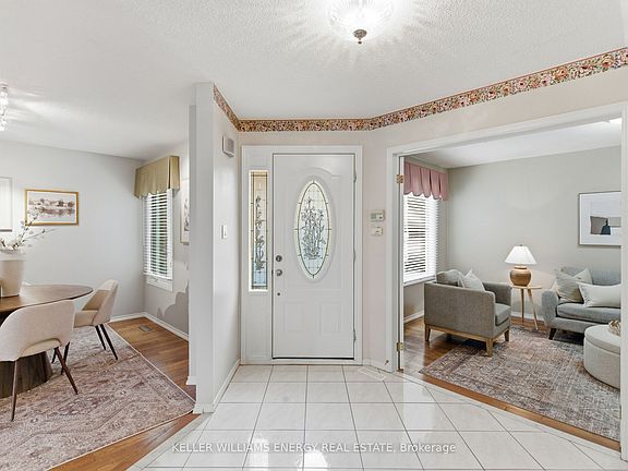 3rd image of 733 Aspen Rd