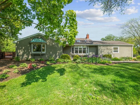 2248 Heathercliff Dr, Libertyville, IL 60048