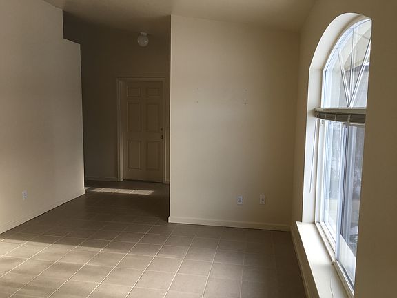 4th image of 709 SE Mockingbird Dr