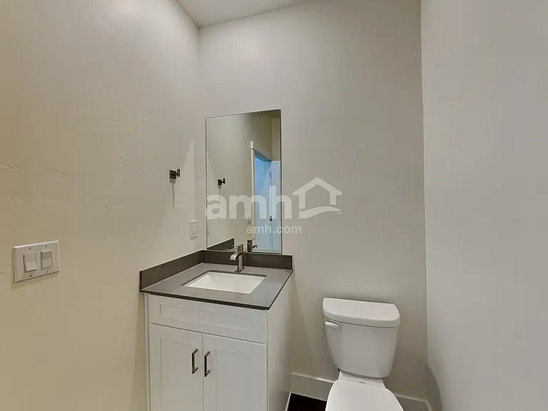 716 S Rocker Ave — Photo 7