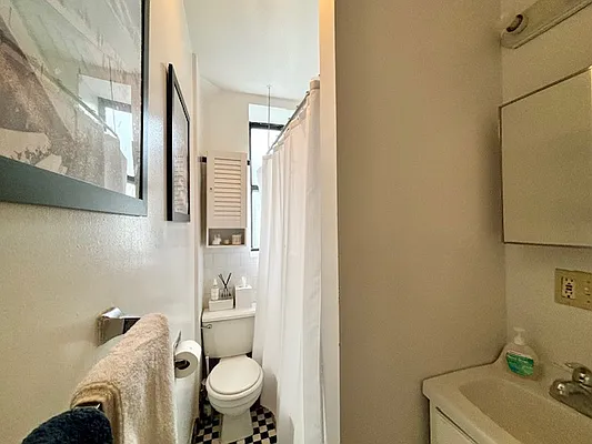 Rented by KNOCKKNOCK LLC | media 6