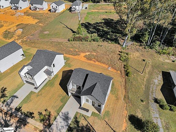 3rd image of 197 Eastbrook Dr