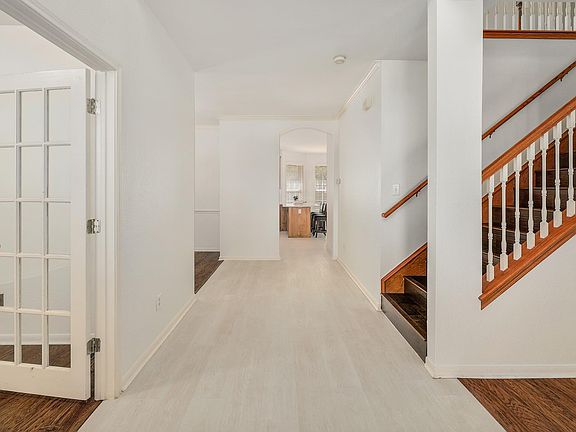 3rd image of 2023 Wood Glen Dr