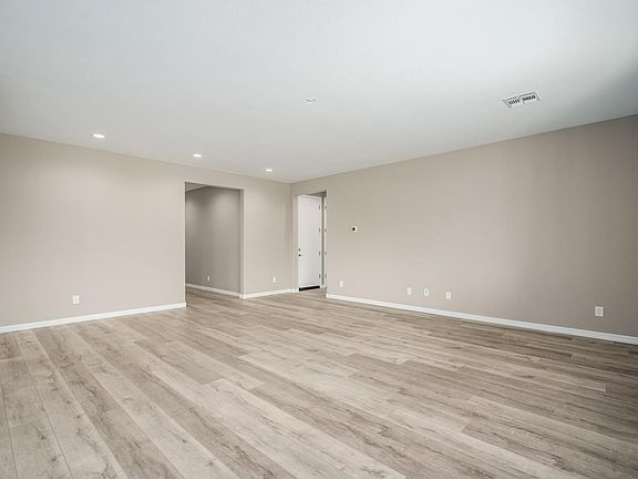 4th image of 18949 W Mercer Ln