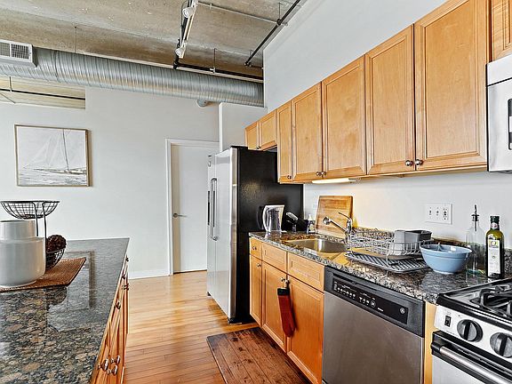 3rd image of 811 W 15th Pl Unit 510
