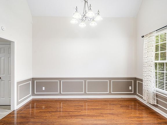4th image of 586 Graystone Pl