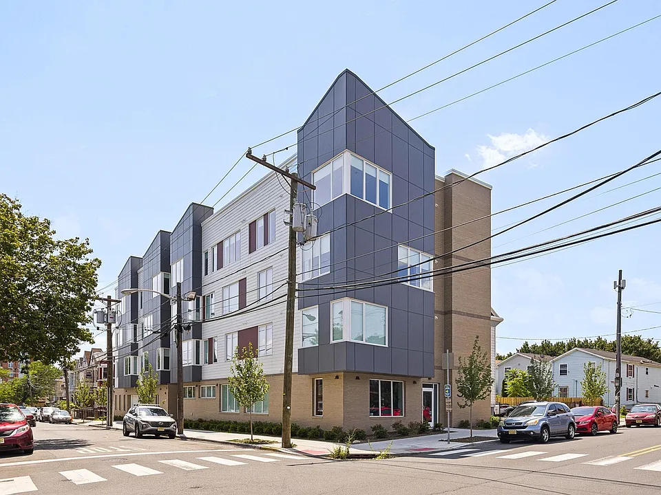 306 Bergen Ave #301