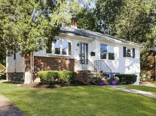 18 Stephen St, Montclair, NJ 07042
