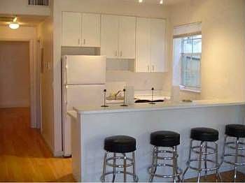 4th image of 1523 W Av 101