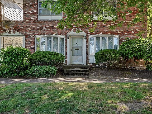 2nd image of 260 Wilson St S #1310