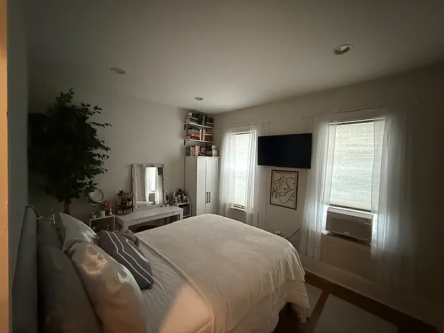 695 E 7th St #1 — Photo 3