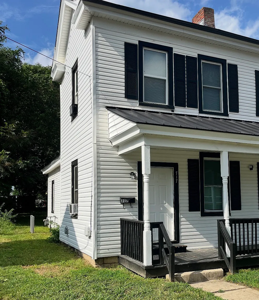2 bed, 958 sqft, $1,050 — Photo 1