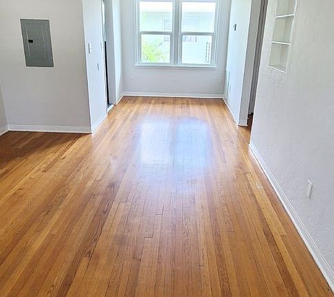 5th image of 1120 Beach Dr NE #3