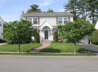 73 Hillvale Rd, Albertson, NY 11507