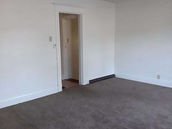 5th image of 922 1/2 Cassopolis St
