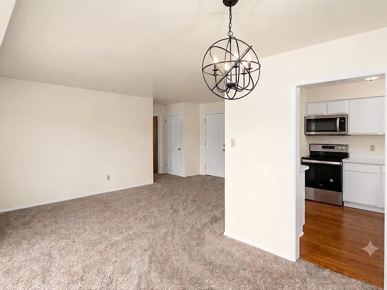 7 Rockford Rd #D16 — Photo 3