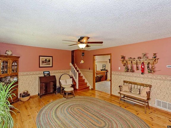 2nd image of 222 Blackbird Ln